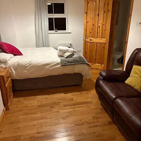 Ashmore Mews Apartment *